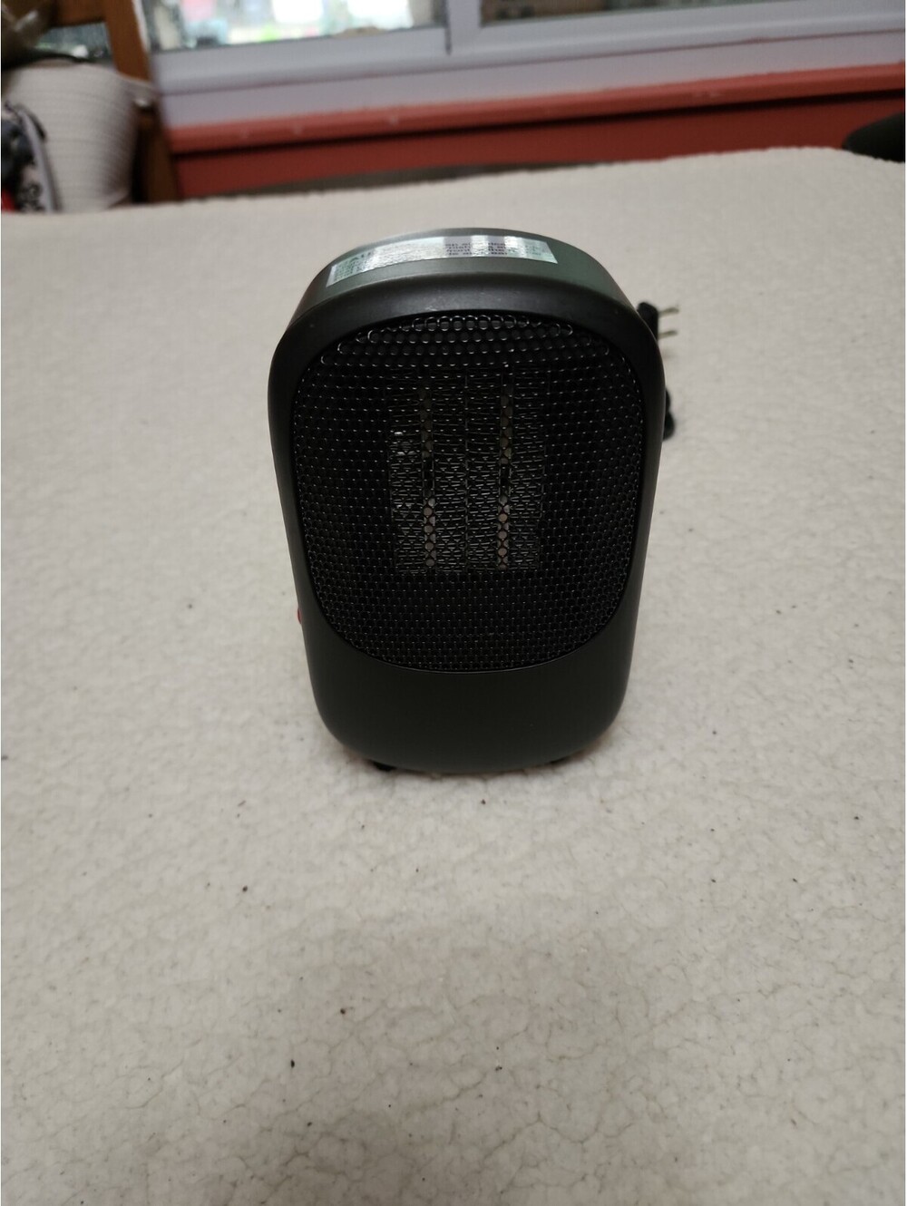 Mainstays Portable Personal Ceramic Heater MH-16B 120 V 400w China Black